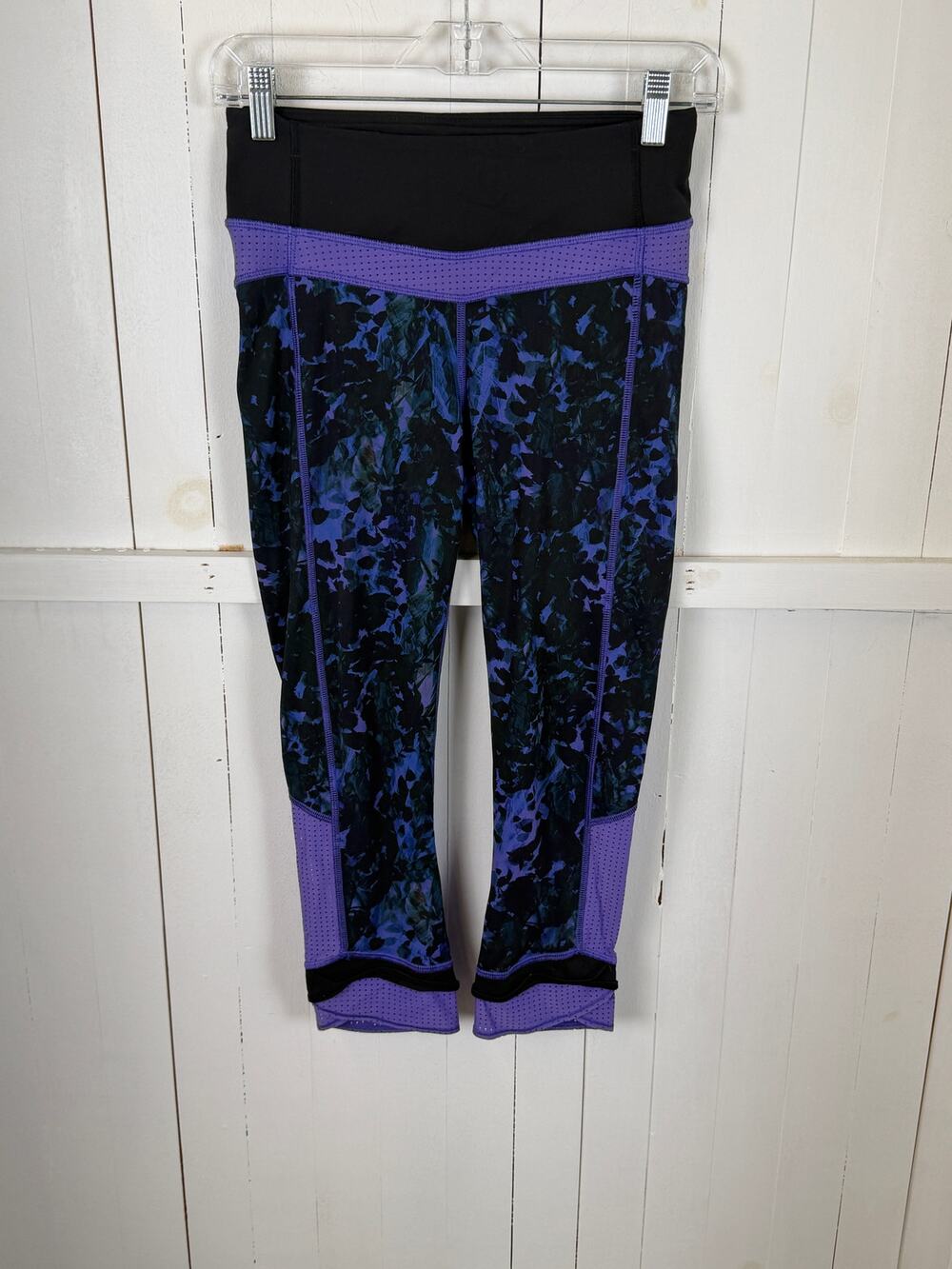 Lululemon Black Purple Capri Leggings Size 4 Nylon